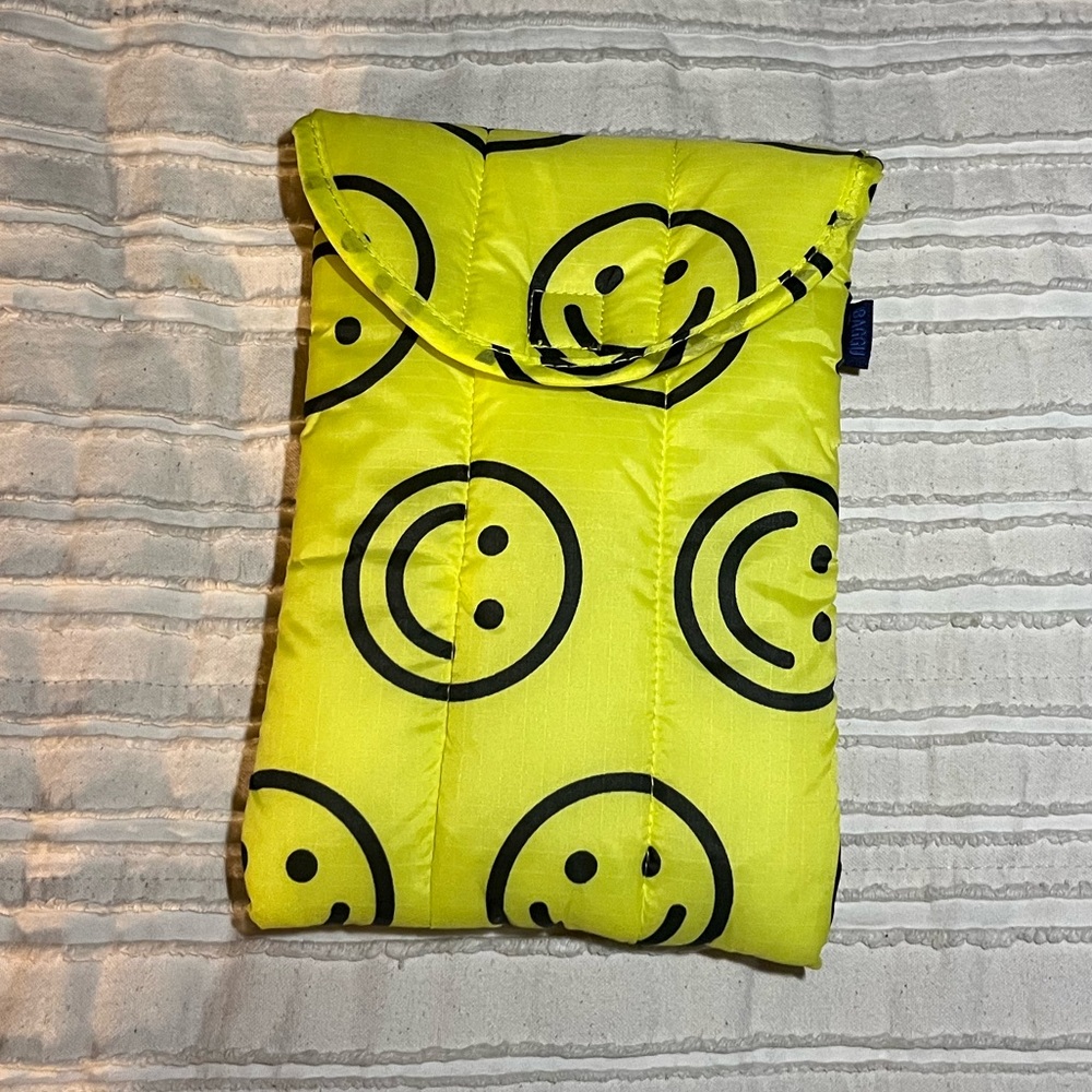 Baggu SMILEY Puffy Tablet Sleeve